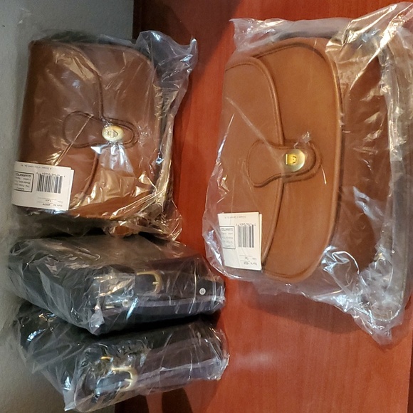 🔥 Medium Crossbody Purse Black and Tan available - Picture 3 of 5